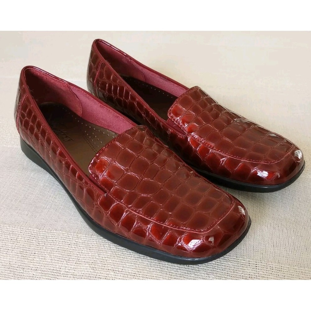 Trotters Women's Patent Leather Croc Embossed Slip On Loafer Shoe 7.5N Ruby Red